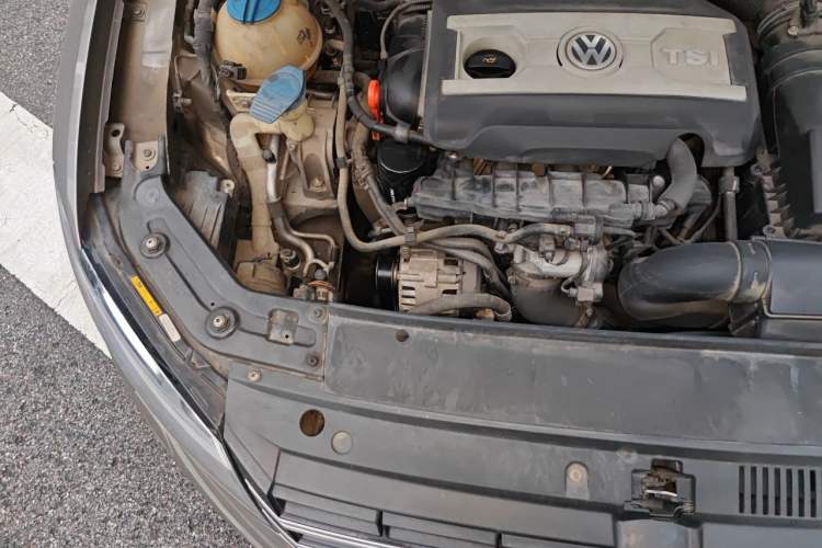 Used Volkswagen Passat 2013 1.8TSI DSG Prestige Edition Engine Bay Right
