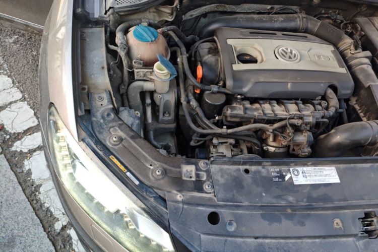 Used Volkswagen Passat 2013 1.8TSI DSG Ultimate Edition Engine Bay Right