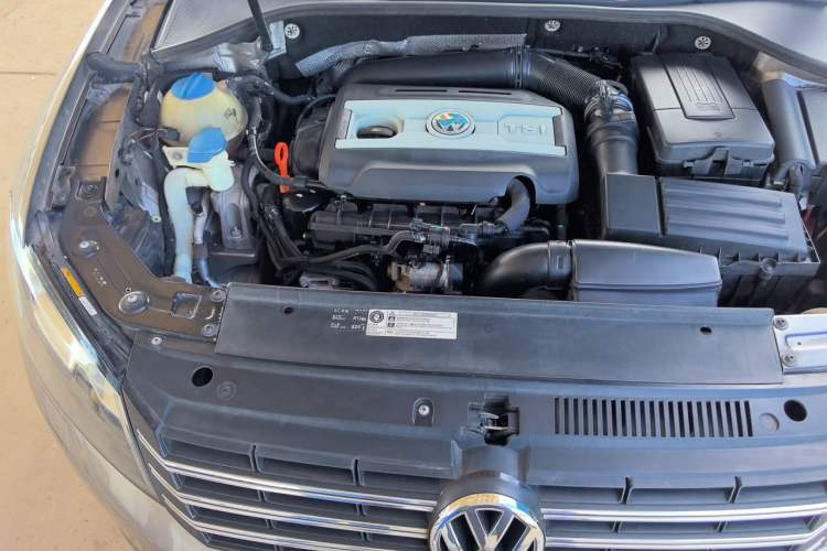 Used Volkswagen Passat 2013 1.8TSI DSG Prestige Edition Engine Bay Right