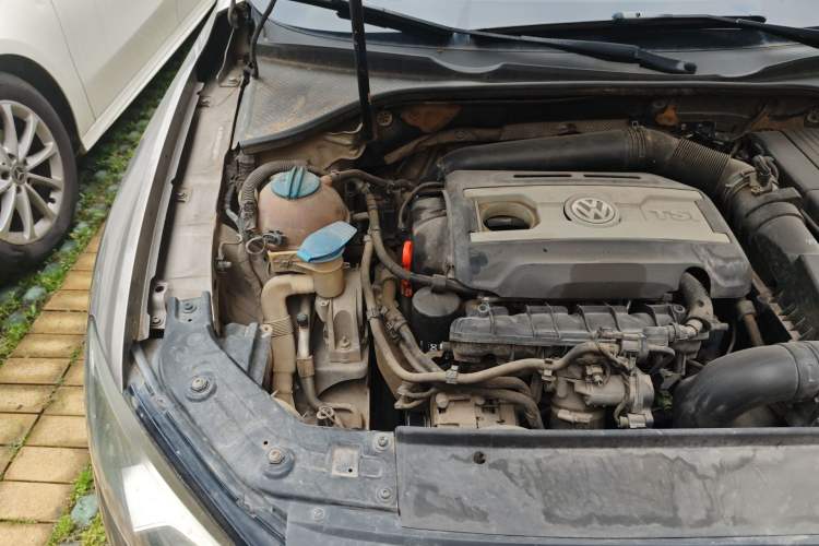 Used Volkswagen Passat 2013 1.8TSI DSG Prestige Edition Engine Bay Right
