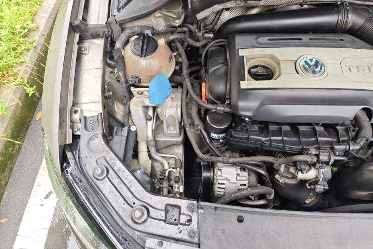 Used Volkswagen Passat 2013 1.8TSI DSG Prestige Edition Engine Bay Right