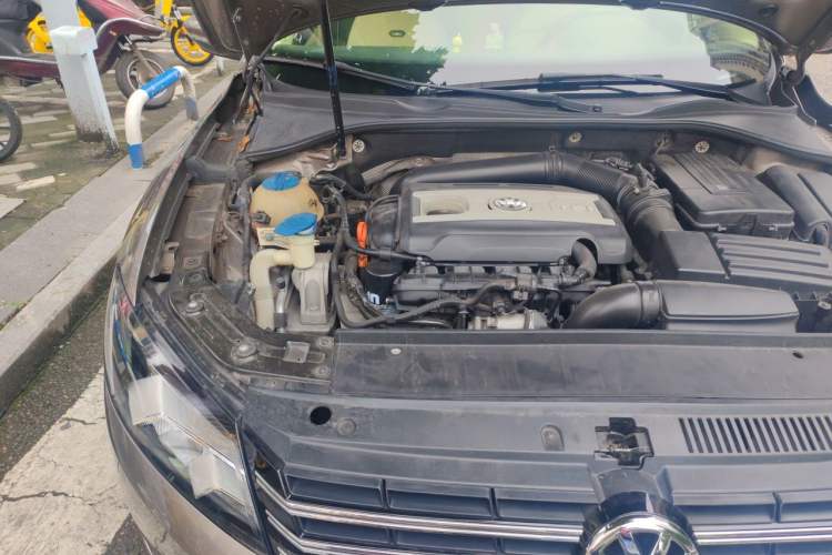 Used Volkswagen Passat 2013 1.8TSI DSG Prestige Edition Engine Bay Right