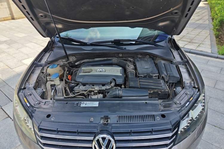 Used Volkswagen Passat 2013 1.8TSI DSG Prestige Edition Engine Bay