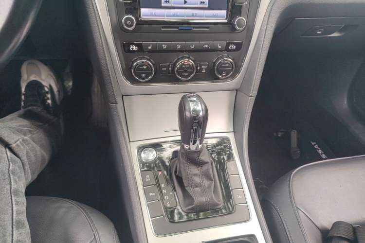 Used Volkswagen Passat 2013 1.8TSI DSG Prestige Edition Gear Lever