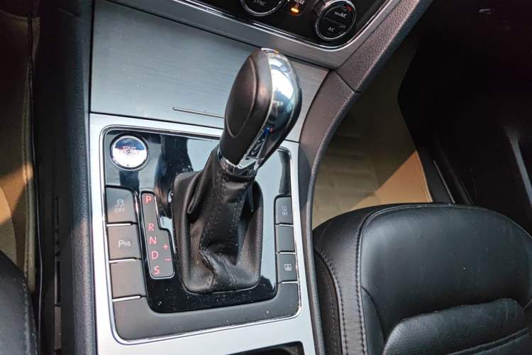 Used Volkswagen Passat 2013 1.8TSI DSG Prestige Edition Gear Lever