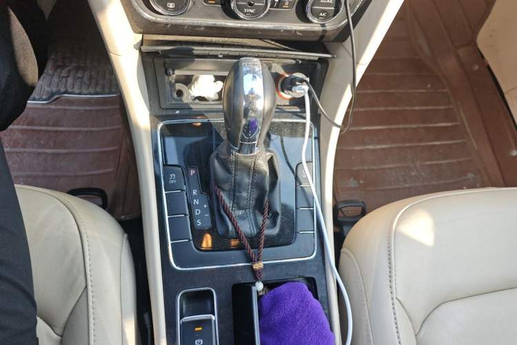 Used Volkswagen Passat 2013 1.4 TSI DSG Prestige Edition Gear Lever