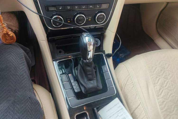 Used Volkswagen Passat 2013 1.8TSI DSG Prestige Edition Gear Lever