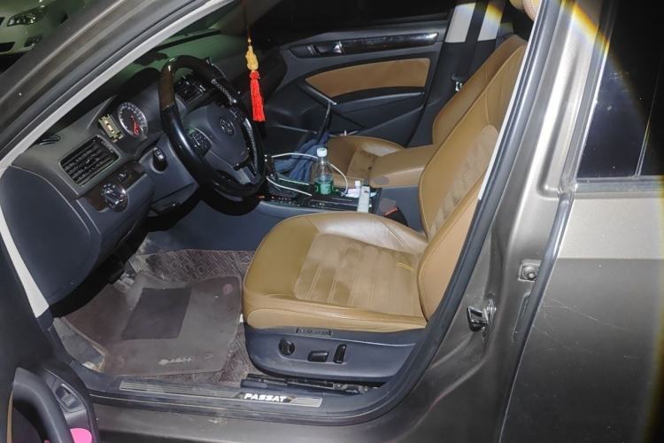 Used Volkswagen Passat 2013 2.0 TSI DSG Ultimate Edition Left Front Seat