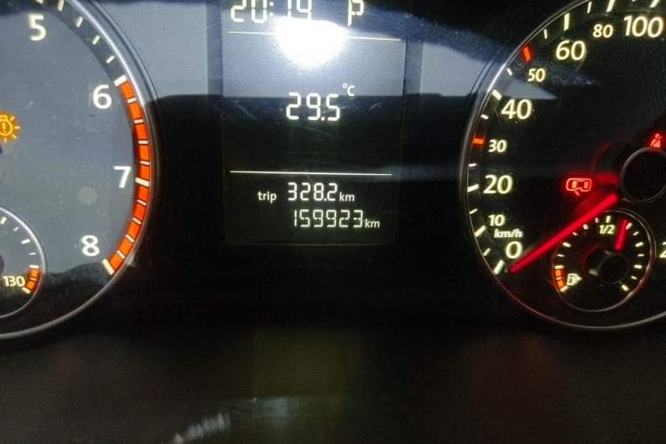 Used Volkswagen Passat 2013 1.8TSI DSG Prestige Edition Odometer Close Up