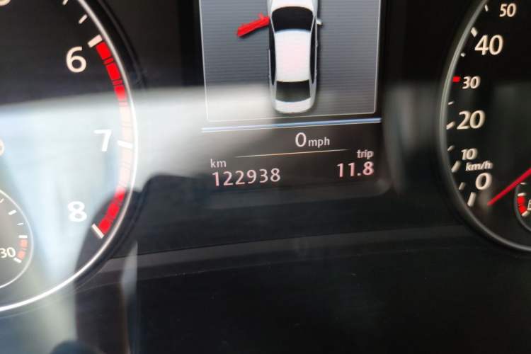 Used Volkswagen Passat 2013 1.8TSI DSG Prestige Edition Odometer Close Up
