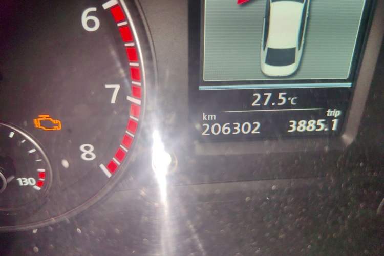 Used Volkswagen Passat 2013 2.0 TSI DSG Prestige Edition Odometer Close Up