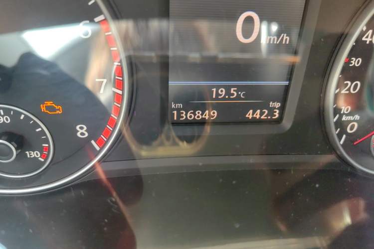 Used Volkswagen Passat 2013 1.8TSI DSG Prestige Edition Odometer Close Up