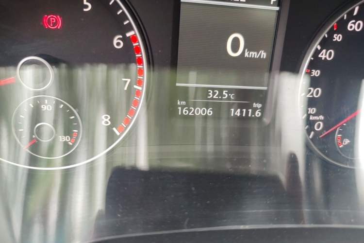 Used Volkswagen Passat 2013 1.8TSI DSG Prestige Edition Odometer Close Up