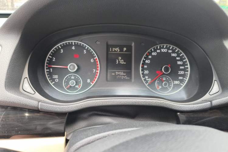 Used Volkswagen Passat 2013 1.8TSI DSG Prestige Edition Odometer Close Up