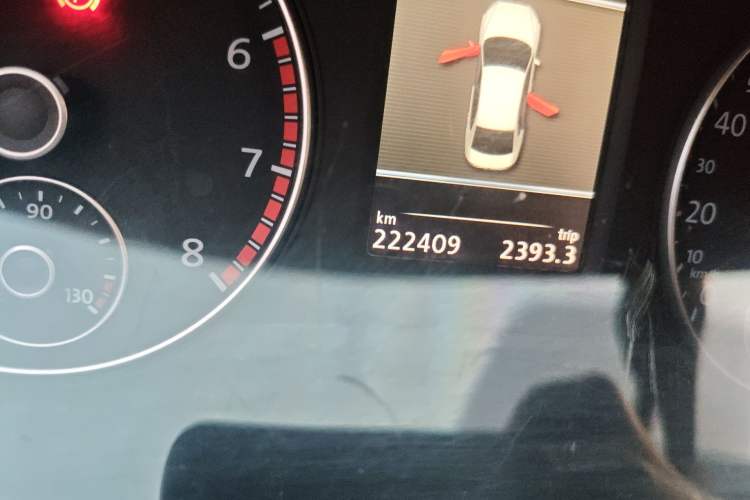 Used Volkswagen Passat 2013 1.8TSI DSG Ultimate Edition Odometer Close Up