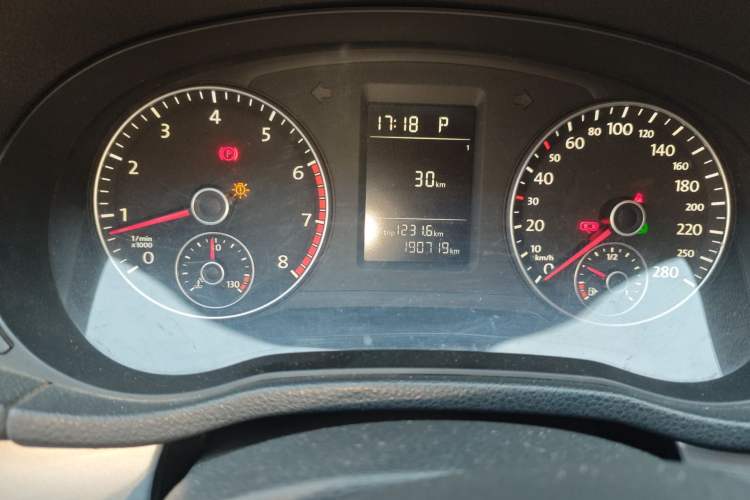 Used Volkswagen Passat 2013 1.8TSI DSG Prestige Edition Odometer Close Up