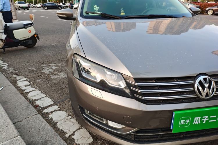 Used Volkswagen Passat 2013 1.8TSI DSG Ultimate Edition Right Front Headlight