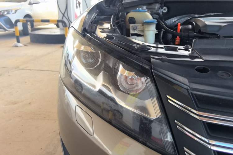 Used Volkswagen Passat 2013 1.8TSI DSG Prestige Edition Right Front Headlight
