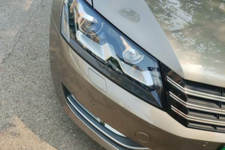 Used Volkswagen Passat 2013 2.0 TSI DSG Ultimate Edition Right Front Headlight