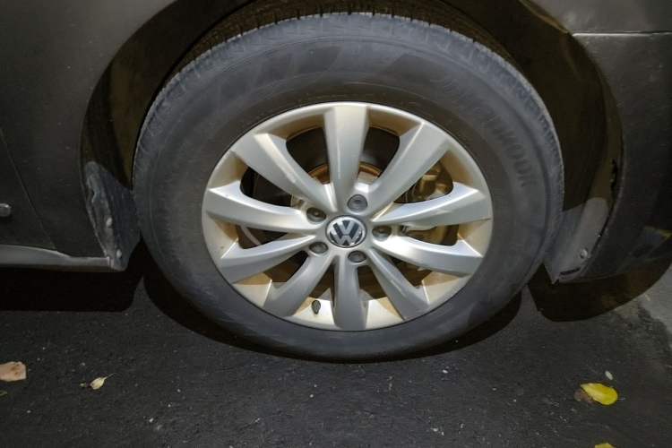 Used Volkswagen Passat 2013 1.8TSI DSG Prestige Edition Right Front Wheel Hub