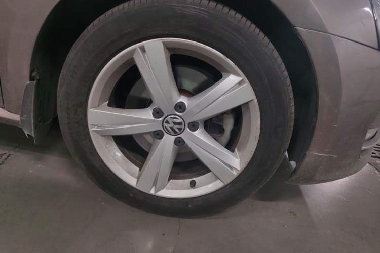Used Volkswagen Passat 2013 2.0 TSI DSG Prestige Edition Right Front Wheel Hub