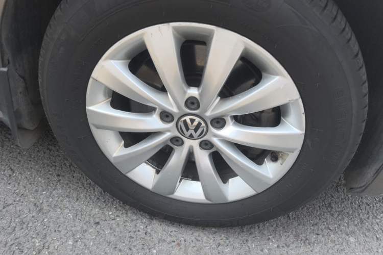 Used Volkswagen Passat 2013 1.8TSI DSG Prestige Edition Right Front Wheel Hub