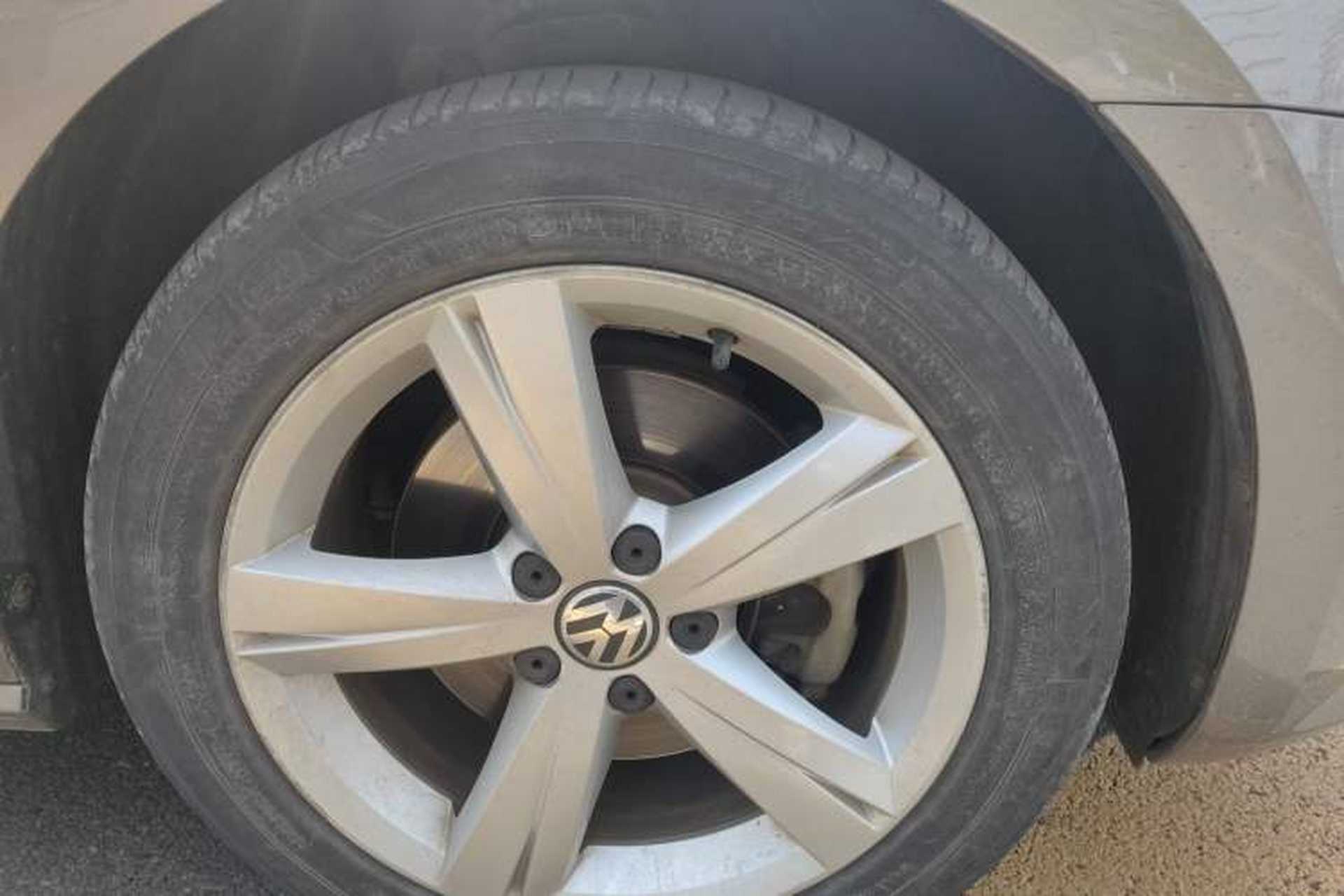 Used Volkswagen Passat 2013 1.8TSI DSG Prestige Edition Right Front Wheel Hub