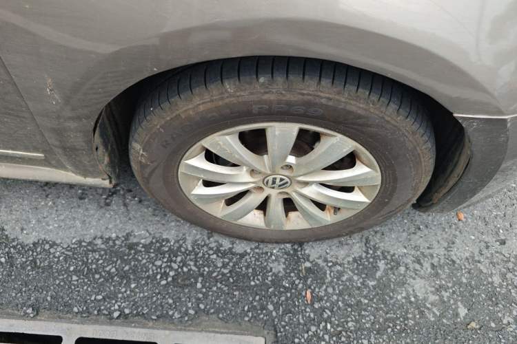 Used Volkswagen Passat 2013 1.8TSI DSG Prestige Edition Right Front Wheel Hub