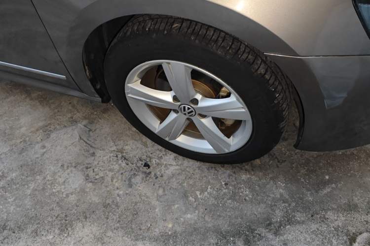 Used Volkswagen Passat 2013 2.0 TSI DSG Prestige Edition Right Front Wheel Hub