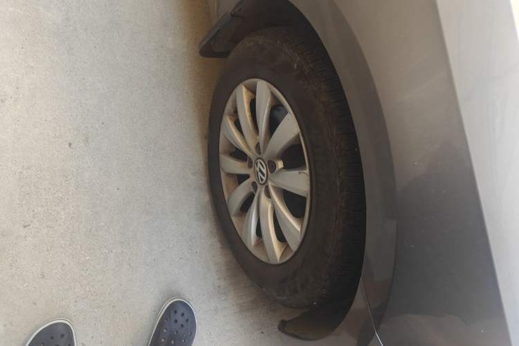 Used Volkswagen Passat 2013 1.8TSI DSG Prestige Edition Right Front Wheel Hub