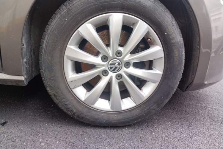 Used Volkswagen Passat 2013 1.8TSI DSG Prestige Edition Right Front Wheel Hub