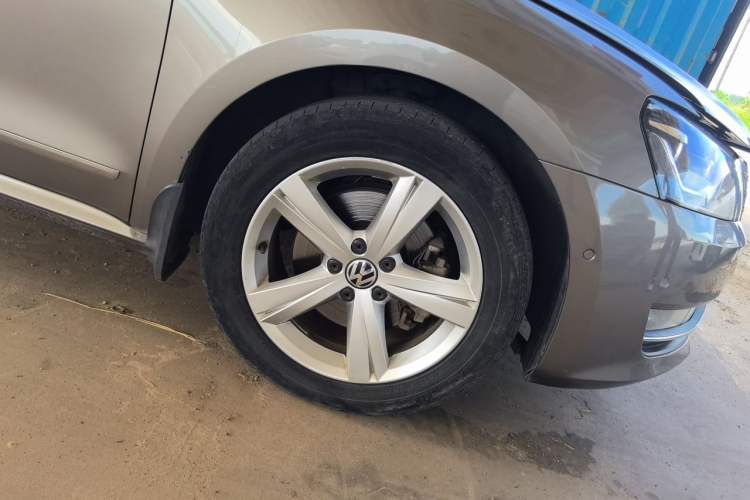 Used Volkswagen Passat 2013 1.8TSI DSG Prestige Edition Right Front Wheel Hub