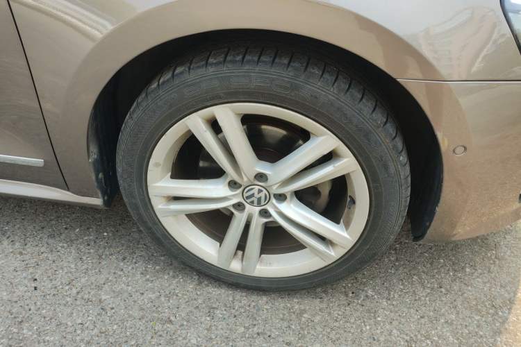 Used Volkswagen Passat 2013 2.0 TSI DSG Ultimate Edition Right Front Wheel Hub