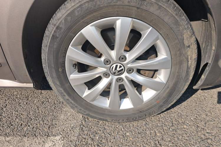 Used Volkswagen Passat 2013 1.4 TSI DSG Prestige Edition Right Front Wheel Hub