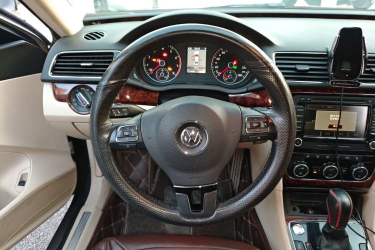 Used Volkswagen Passat 2013 1.8TSI DSG Ultimate Edition Steering Wheel
