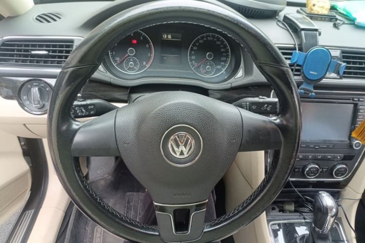 Used Volkswagen Passat 2013 1.8TSI DSG Prestige Edition Steering Wheel