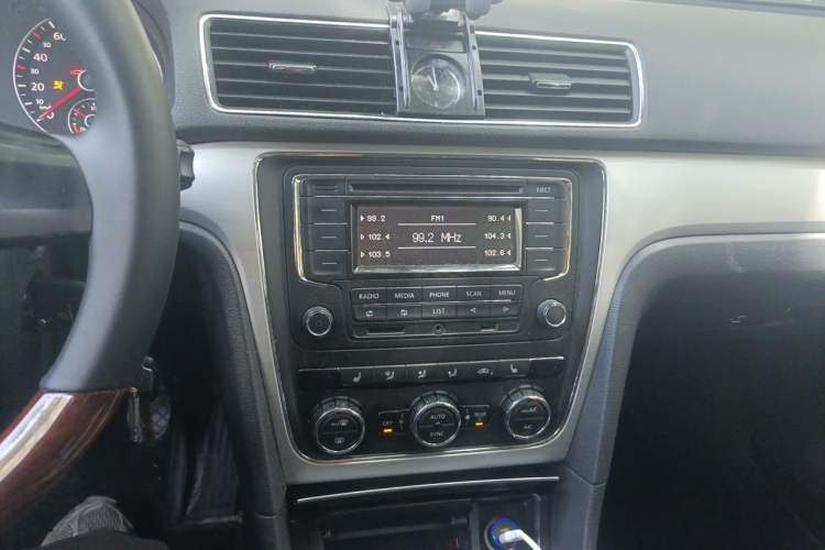 Used Volkswagen Passat 2013 1.4TSI Manual Prestige Edition Audio And AC Panel