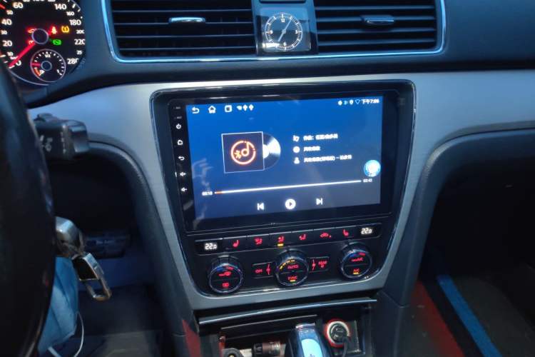 Used Volkswagen Passat 2013 1.8TSI DSG Prestige Edition Audio And AC Panel