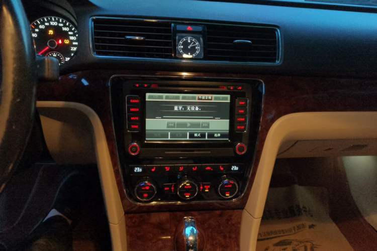 Used Volkswagen Passat 2013 2.0 TSI DSG Ultimate Edition Audio And AC Panel