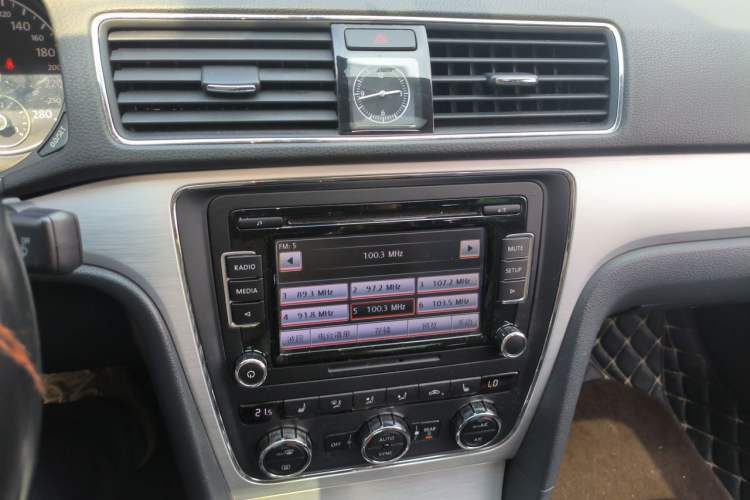 Used Volkswagen Passat 2013 1.8TSI DSG Prestige Edition Audio And AC Panel