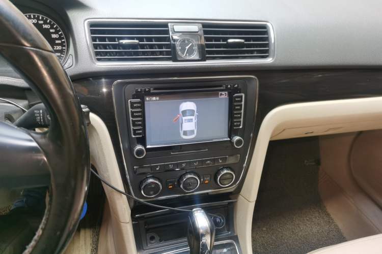 Used Volkswagen Passat 2013 1.8TSI DSG Prestige Edition Audio And AC Panel