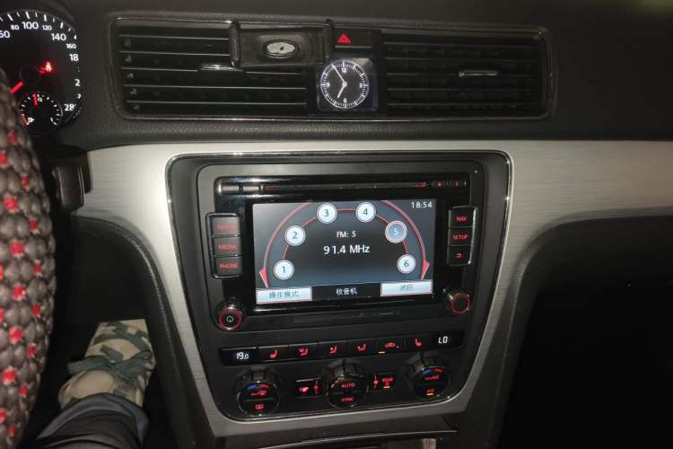 Used Volkswagen Passat 2013 2.0 TSI DSG Prestige Edition Audio And AC Panel
