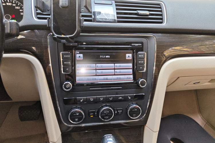 Used Volkswagen Passat 2013 1.8TSI DSG Prestige Edition Audio And AC Panel
