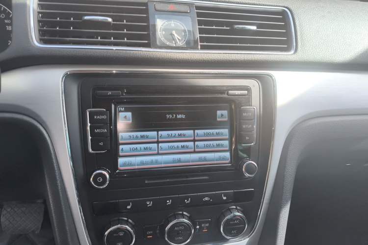 Used Volkswagen Passat 2013 1.8TSI DSG Prestige Edition Audio And AC Panel