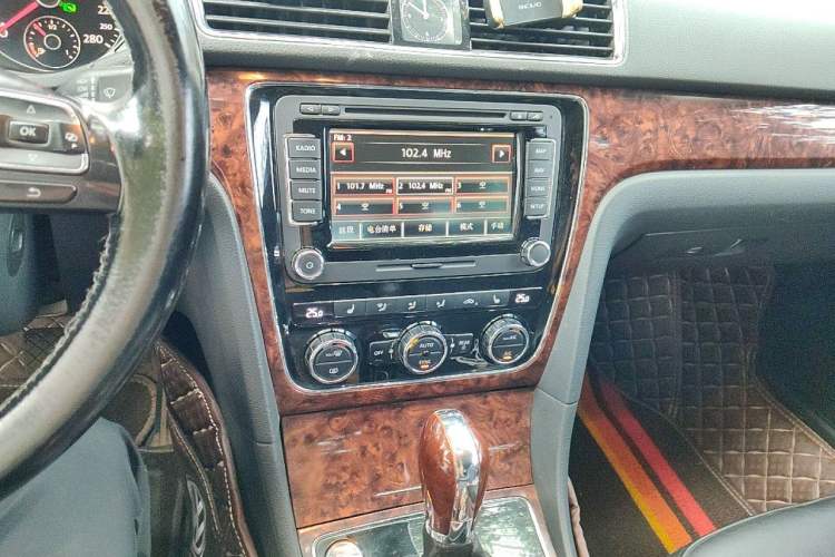 Used Volkswagen Passat 2013 1.8TSI DSG Ultimate Edition Audio And AC Panel