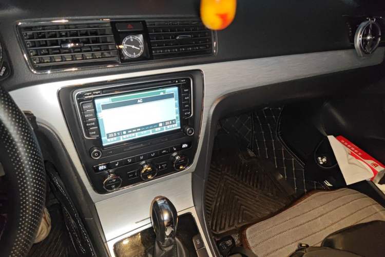 Used Volkswagen Passat 2013 1.4 TSI DSG Prestige Edition Audio And AC Panel
