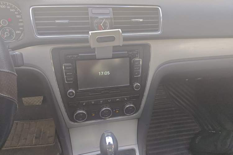 Used Volkswagen Passat 2013 1.8TSI DSG Prestige Edition Audio And AC Panel
