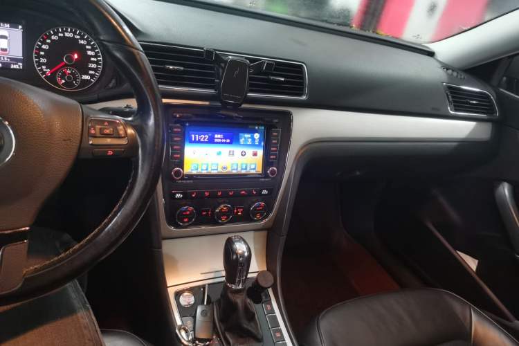 Used Volkswagen Passat 2013 2.0 TSI DSG Prestige Edition Audio And AC Panel