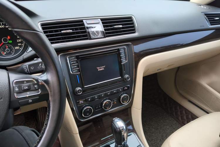 Used Volkswagen Passat 2013 1.8TSI DSG Prestige Edition Audio And AC Panel