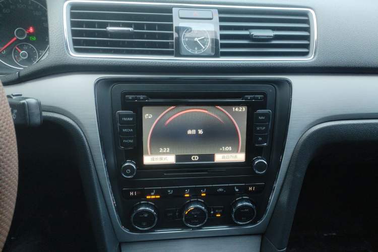 Used Volkswagen Passat 2013 1.8TSI DSG Prestige Edition Audio And AC Panel